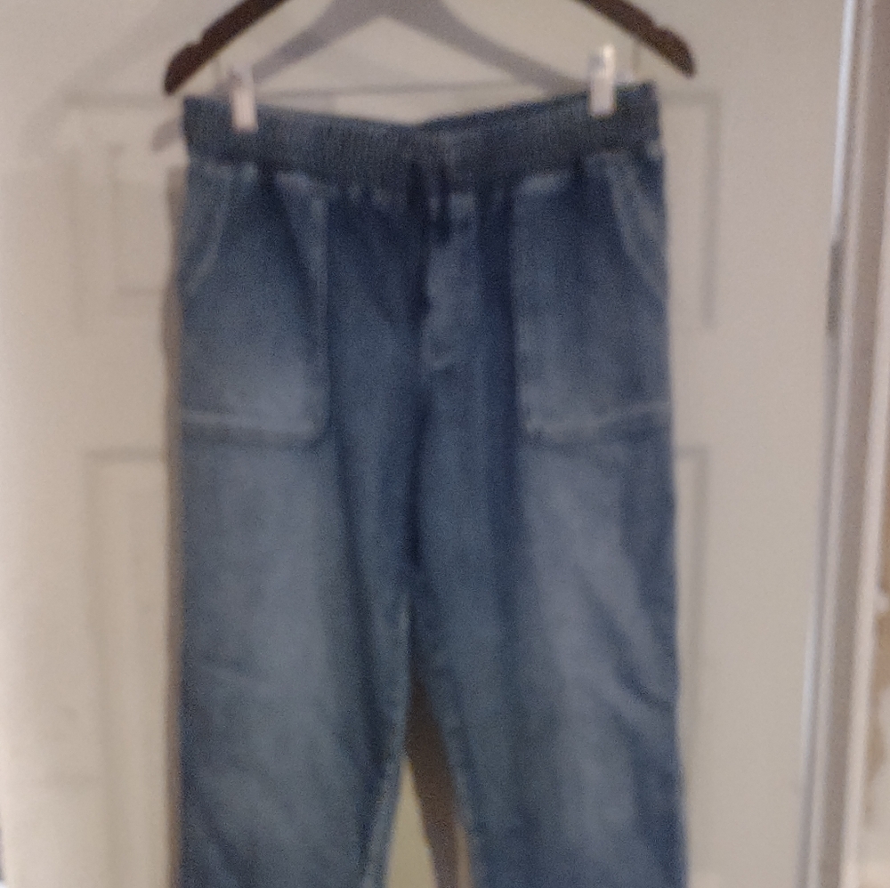 Woman's Elastic Waste Maurices size 6 denim jeans the inseam is 28"‎
